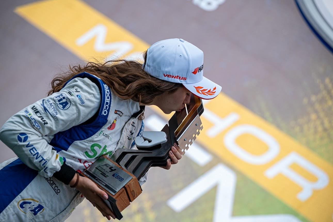 Piloto Rafaela Ferreira